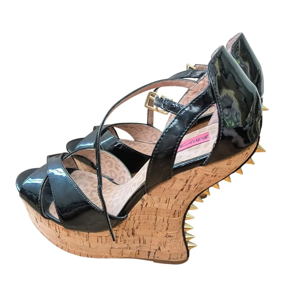 Betsey Johnson Madelin Wedge 8M Punk Rockabilly Edgy Spike Platform Heel Goth